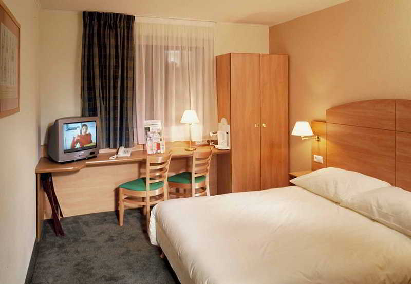 Campanile Poznan Hotel Exterior foto